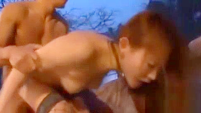 户外激情：日本美人接受野外阴道深度测试 - 影片