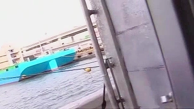 日本AV女星紫真珠户外自慰热辣场景