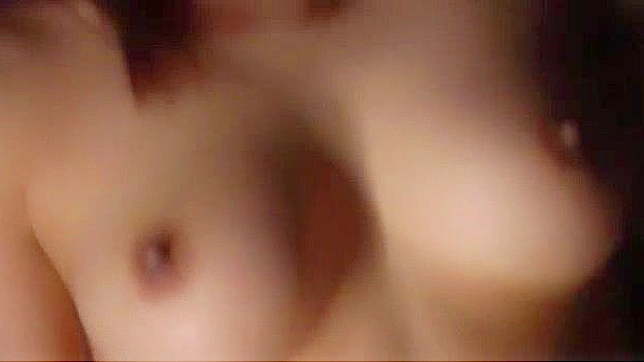 日本AV女星紫真珠户外自慰热辣场景