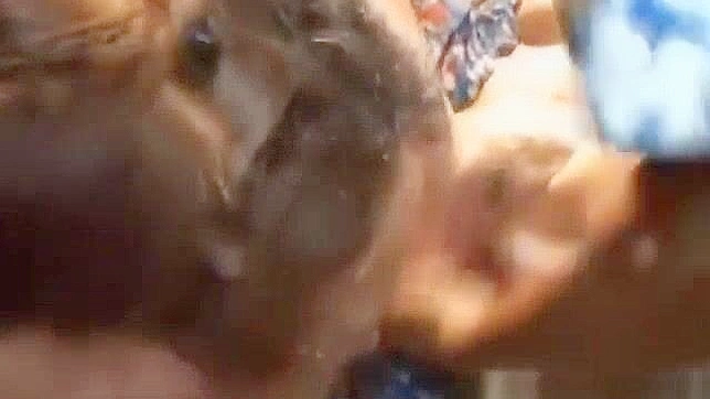 拥有粉嫩湿润部位的JAV美女在热辣视频中等你观看！