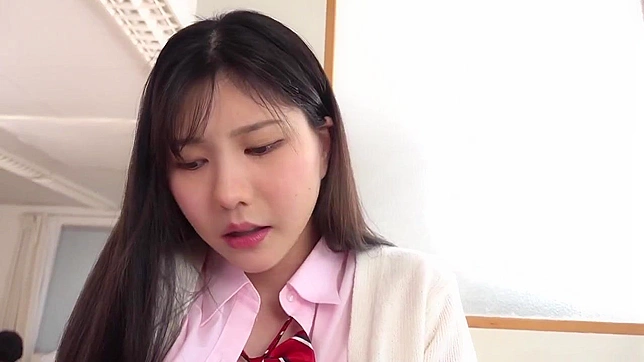 身材火辣的日本美女在镜头前展示她湿漉漉的小穴！