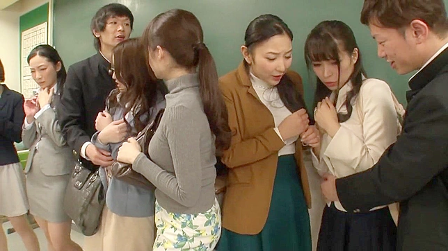 色欲日本熟女被恶霸淫乱操逼，阴道射精报复，震动器享乐