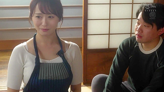 日本熟女奴隶的屈辱：大屌进入毛茸阴户