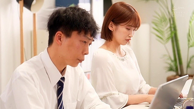 吸吮、狂操并吞精，与性感日本女妖双飞！