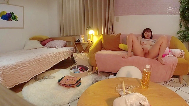 羞涩的日本熟女激情自慰湿漉漉的蜜穴