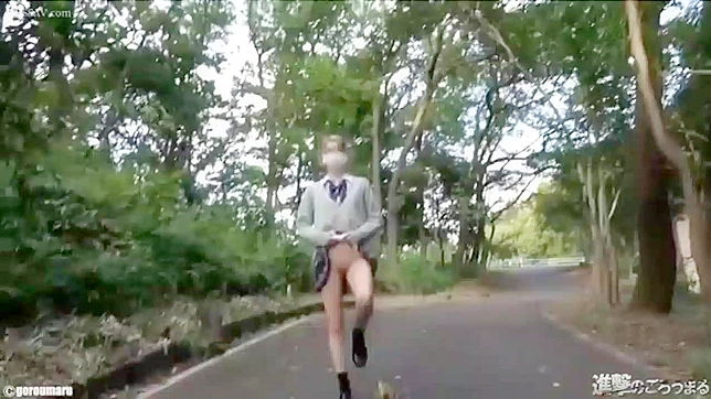 放飞自我！日本狂野女郎湖边火辣露体展示！