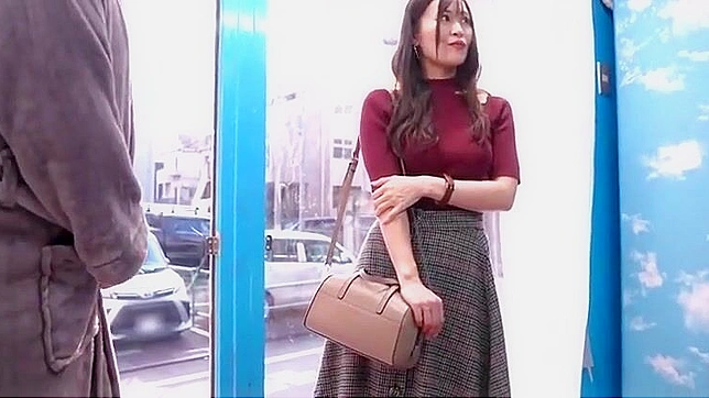 日本少女欲望之源外遇，在被戴绿帽的男友面前偷情！