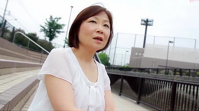 探索丰满熟女的快感，在富有的内射婚外情中享受深度欢愉