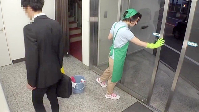 无助清洁女工遭日男侵犯，激烈肛交随之而来