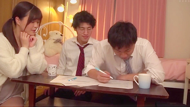 被魅惑女巫勾引：与朋友性感女友一夜情