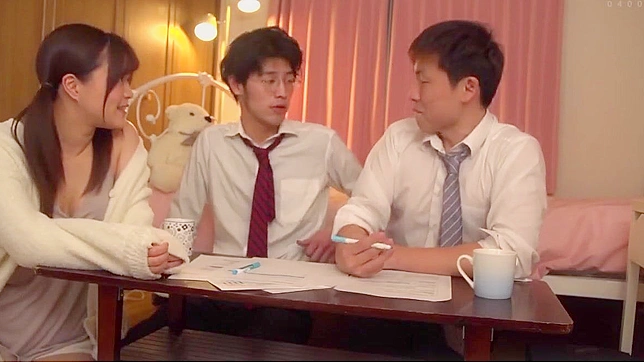 被魅惑女巫勾引：与朋友性感女友一夜情