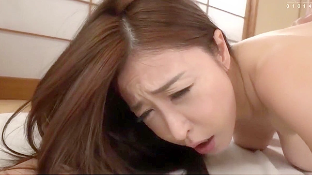 巨乳女巫邻居的屌上射精 – 独家外泄片段！
