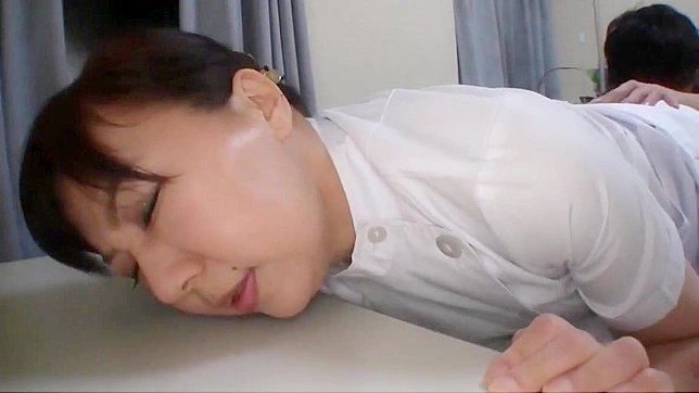 观看成熟护士丰腴大臀在病房受患者性骚扰并呻吟！