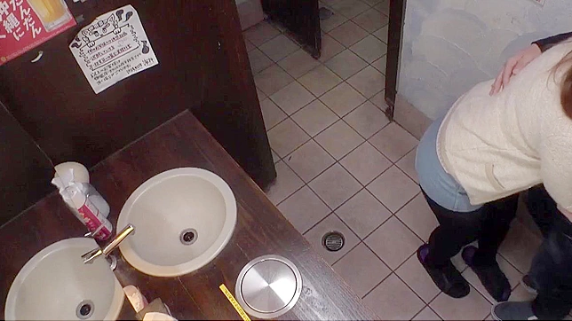 巨乳人妻在日式居酒屋与年轻绿帽男的群交狂欢！