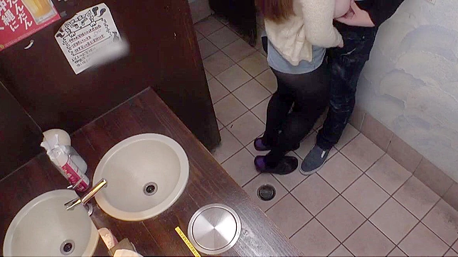 巨乳人妻在日式居酒屋与年轻绿帽男的群交狂欢！