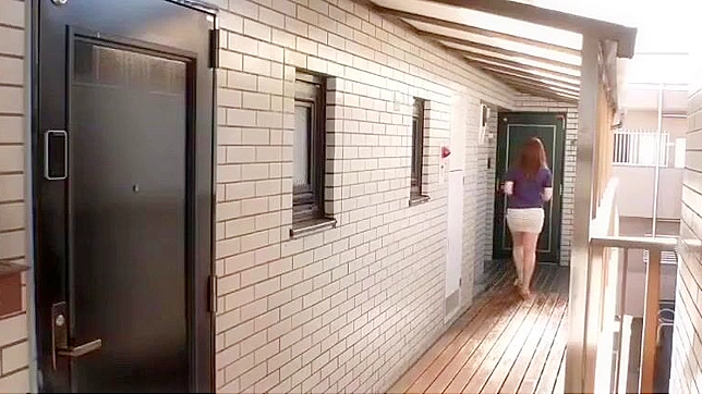 日本魅惑女巫师绮奈美引诱强壮邻家男孩