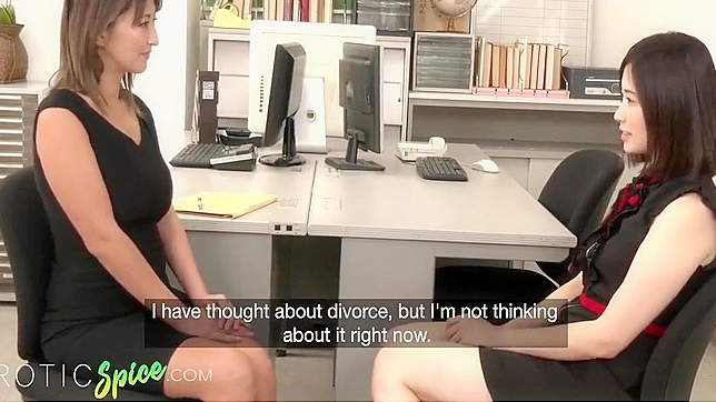 日本乳母引诱丰满妻子的女同性恋激情