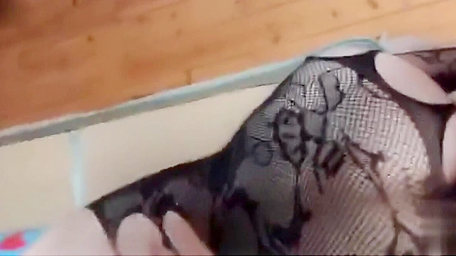 令人震惊的画面：妻子与陌生人的激情邂逅