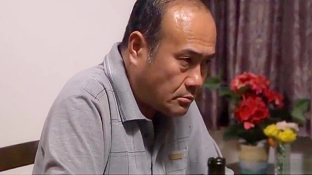 日本少妇被黑人勒索并当着丈夫面做爱