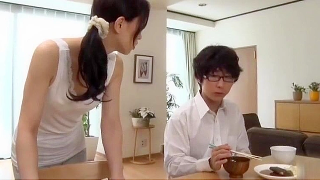 坏继母上学前诱惑儿子～禁忌家庭暧昧事