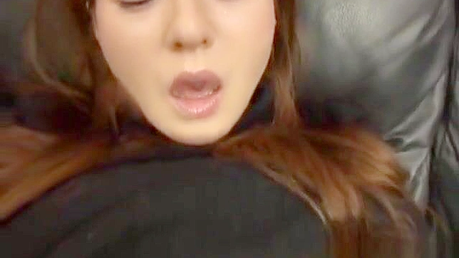 性感熟女妖精在亚洲色情片中与戴绿帽男狂野做爱