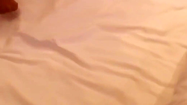 诱人三重享受~带你丰满女友体验三人乐趣！