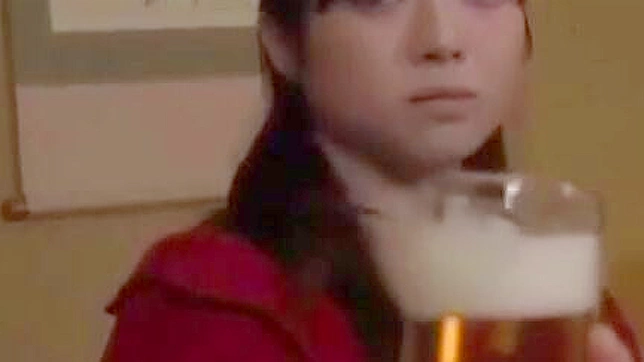 妻子被戴绿帽子的丈夫家人羞辱~完整视频