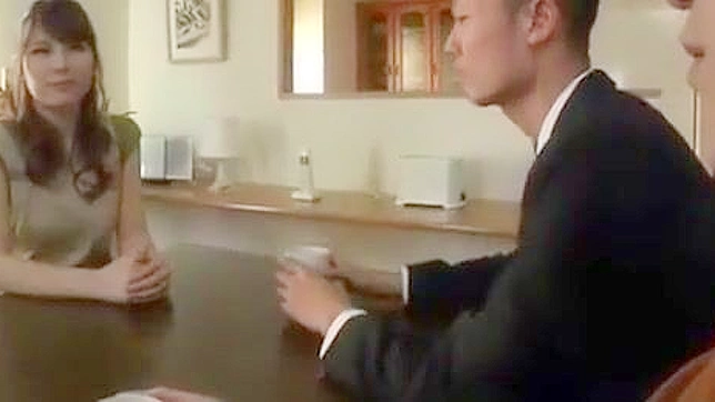 披露JAV性爱视频：与迷人女巫的亲密时刻