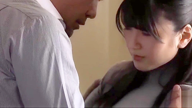 丰满的熟女以迷人的魅力召唤，沉浸在惊人的孕期狂热中！