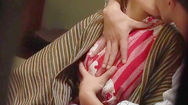 日本美艳女神Yui在疯狂XXX场景中用丰腴的身体撩人！