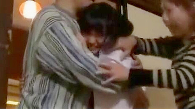 激情日本视频~迷人女巫满足父亲与女儿的火热场景！