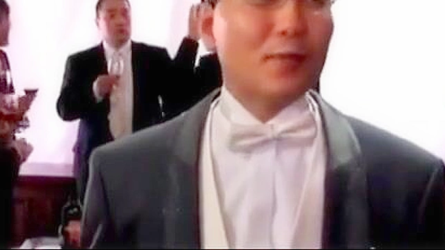 日本新娘在婚礼之夜以绿帽角色扮演惊艳四座