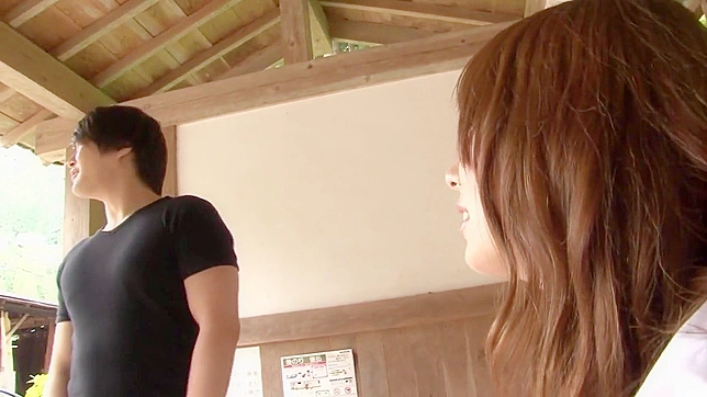 羞辱与感官愉悅：温顺的日本少女在速約中被新男友綁起