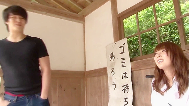 羞辱与感官愉悅：温顺的日本少女在速約中被新男友綁起