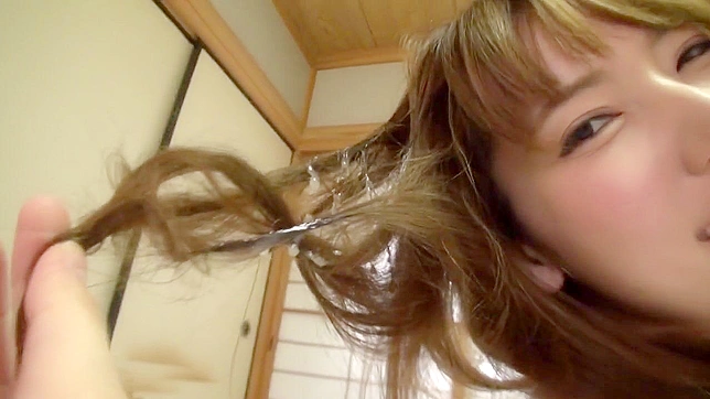 日本小娇妻束缚毛茸阴唇的羞辱与微妙快感体验