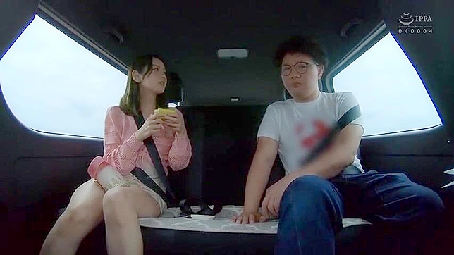 羞辱与奴役：双胞胎姐妹共享男友的激情故事