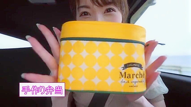 日本顺从女被两位主人挑逗并满足