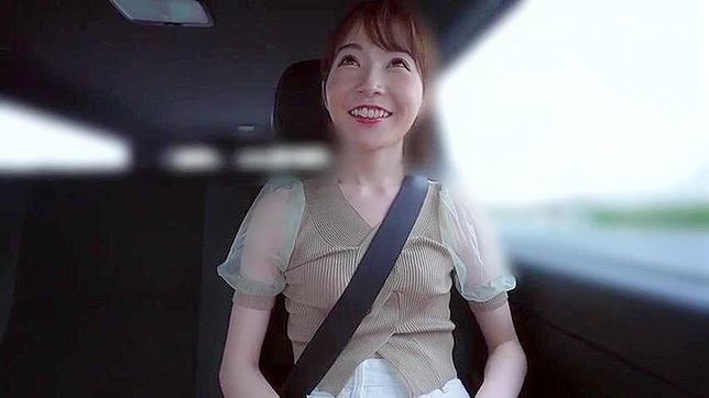 日本顺从女被两位主人挑逗并满足