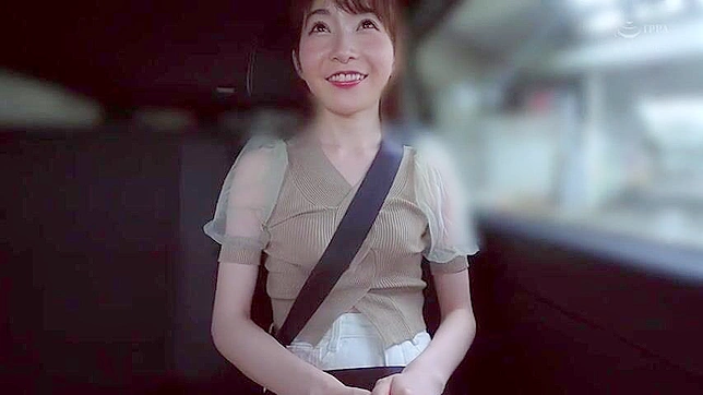 日本顺从女被两位主人挑逗并满足