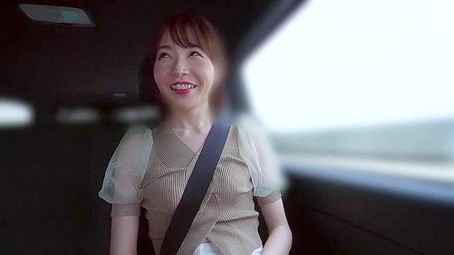 日本顺从女被两位主人挑逗并满足