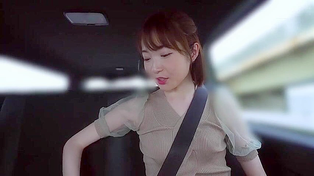 日本顺从女被两位主人挑逗并满足