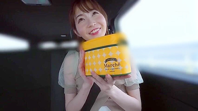 日本顺从女被两位主人挑逗并满足