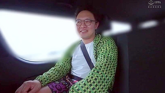 日本顺从女被两位主人挑逗并满足