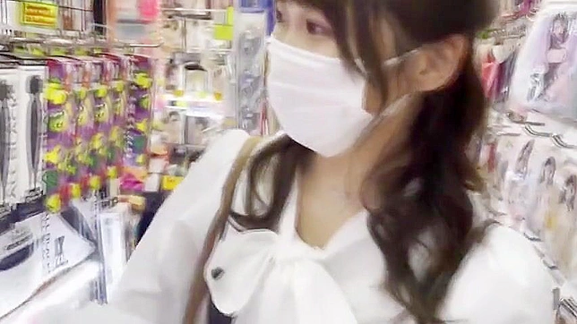 绑起来羞辱 – 池中的亚洲熟女奴隶