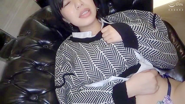 日本奴隶被训练正确口交和胸交技巧