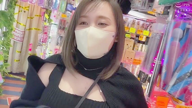 日本女孩的屈辱——在公共场所取悦陌生人的阳具