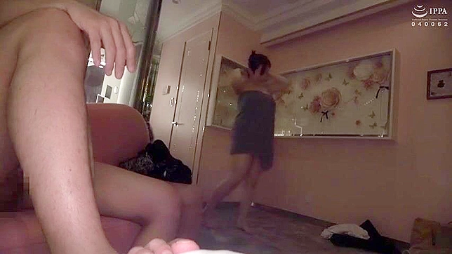 泰国美女在沙发上被操 —— 屈辱、奴役与束缚的场景