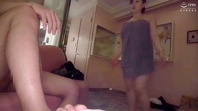 泰国美女在沙发上被操 —— 屈辱、奴役与束缚的场景