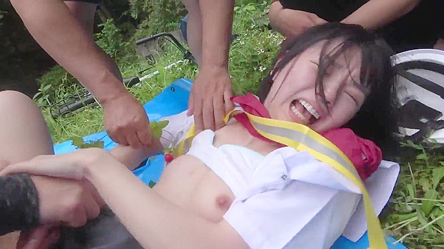 屈辱与顺从：亚洲女性遵命高潮指令