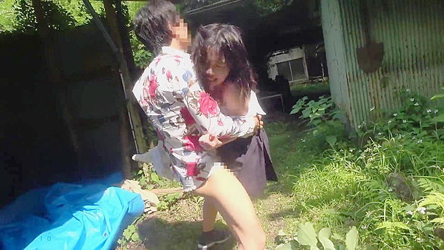 瘦日本女用超大震动棒进行极限阴道扩张体验